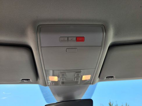 Used 2018 Volkswagen Atlas SE FWD image 28
