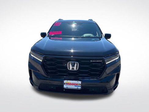 Certified 2025 Honda Pilot Black Edition image 8