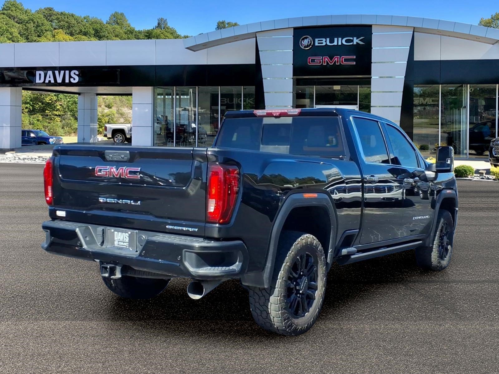 Used 2022 GMC Sierra 3500 Denali w/ Denali Black Diamond Edition AWD/4WD image 3