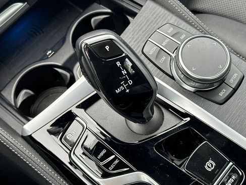 Used 2023 BMW 530e w/ M Sport Package image 23