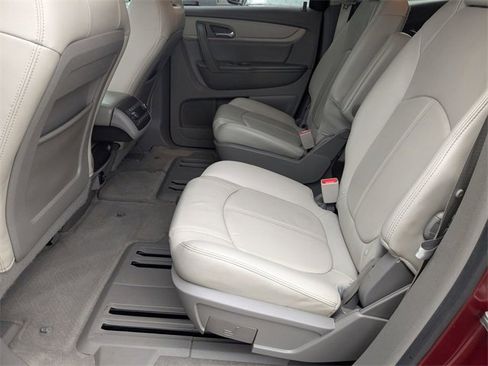 Used 2017 Chevrolet Traverse LT image 27