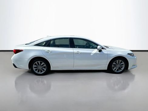 Used 2019 Toyota Avalon XLE w/ Moonroof Package FWD image 5