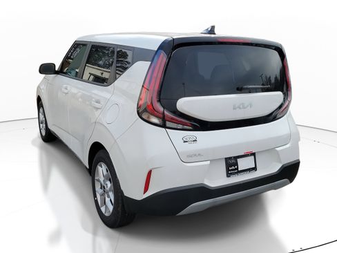 Used 2025 Kia Soul LX w/ LX Technology Package image 4