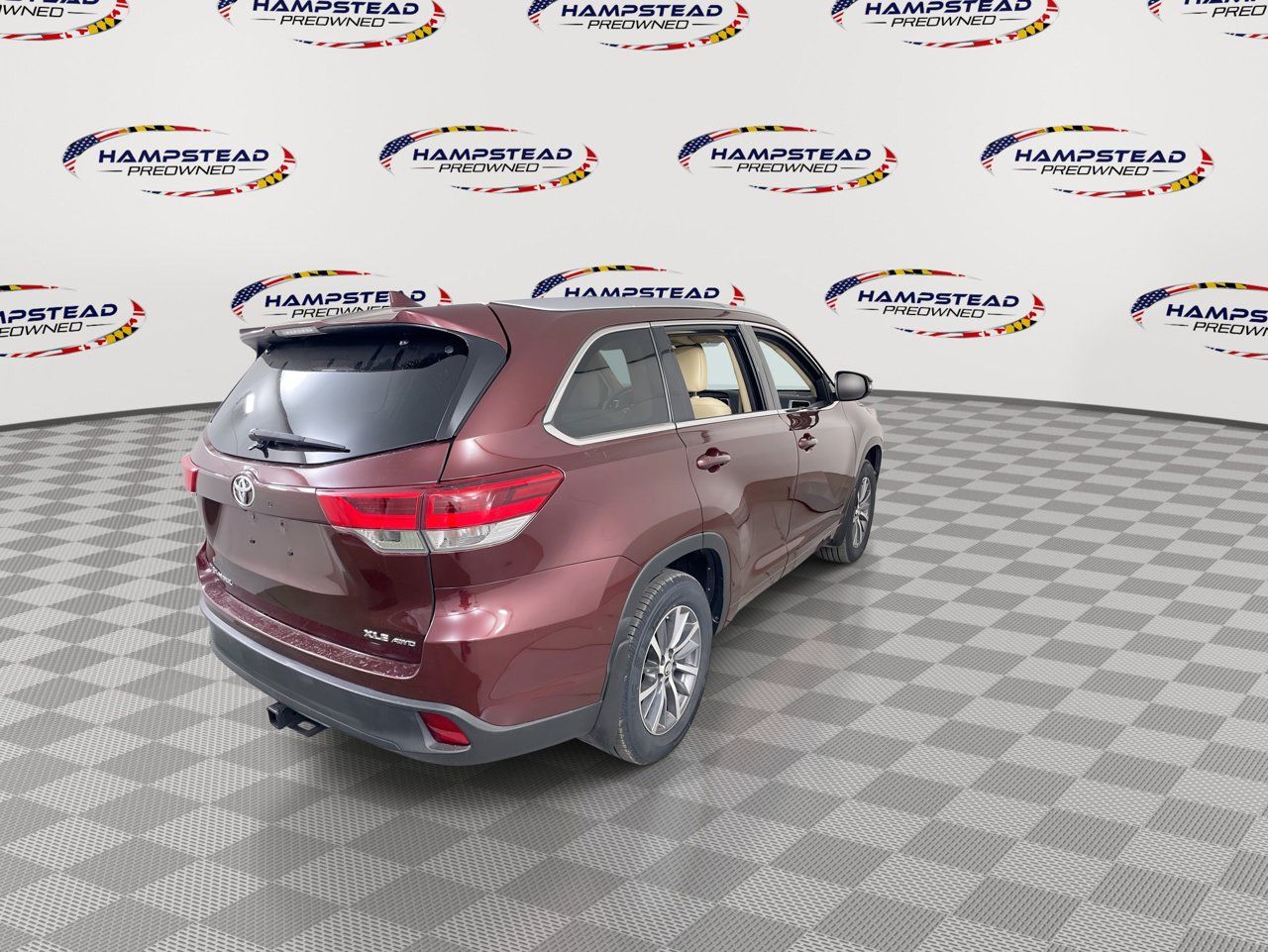 Used 2017 Toyota Highlander XLE AWD/4WD image 8
