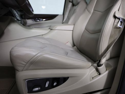 Used 2016 Cadillac Escalade Luxury image 6