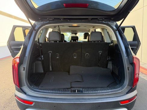 Used 2020 Kia Telluride LX image 17
