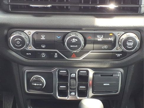 Used 2025 Jeep Wrangler Unlimited Sport AWD/4WD image 19