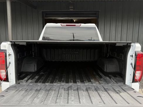 Used 2023 GMC Sierra 1500 SLE AWD/4WD image 17