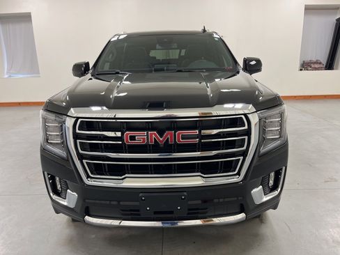 Used 2024 GMC Yukon XL SLT w/ SLT Luxury Package image 3