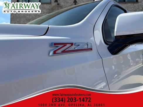 Used 2022 Chevrolet Tahoe Z71 w/ Luxury Package AWD/4WD image 9