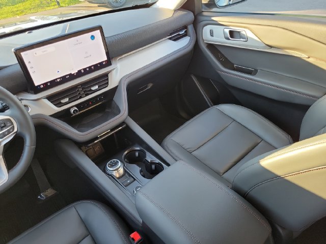 Certified 2025 Ford Explorer Active w/ Active Comfort Package AWD/4WD image 30