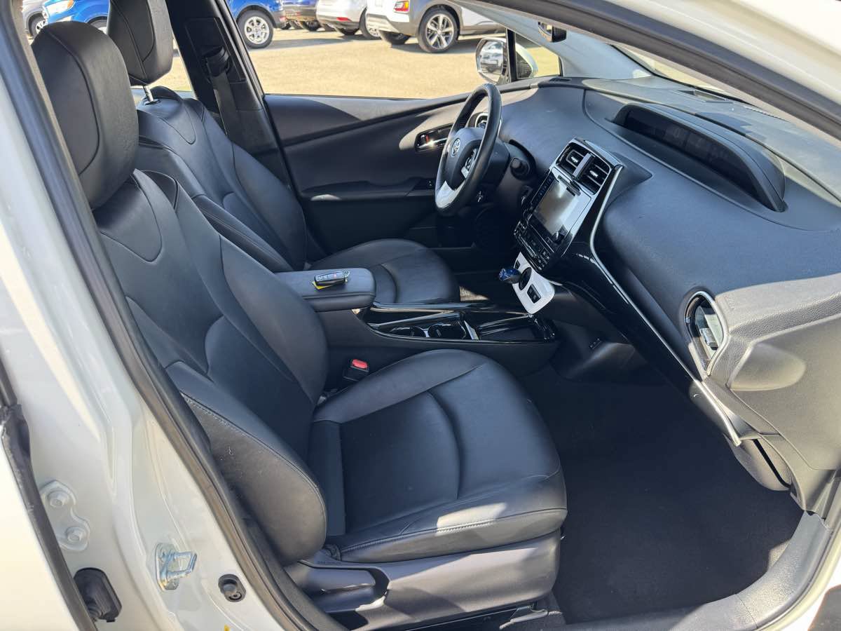 Used 2017 Toyota Prius Four w/ Advanced Technology Package FWD image 13