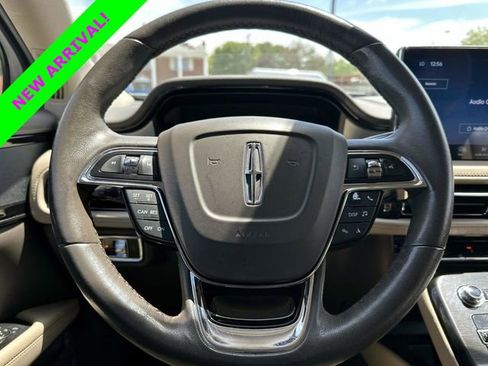 Used 2022 Lincoln Nautilus FWD w/ Premium Package image 12