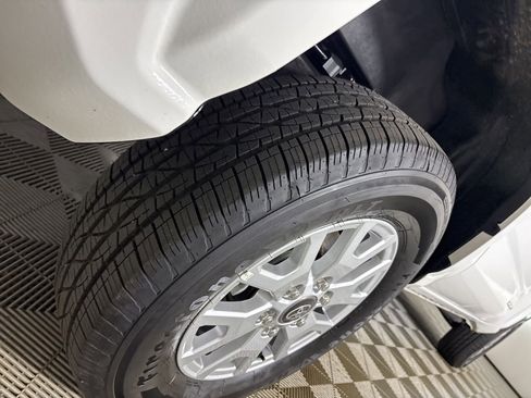 Used 2026 Toyota Tacoma SR5 AWD/4WD image 32