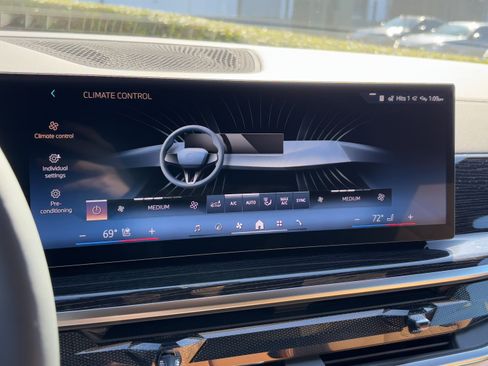 Used 2026 BMW X5 xDrive50e w/ M Sport Package image 32