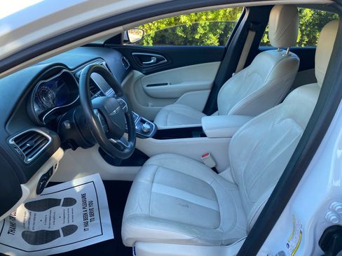 Used 2017 Chrysler 200 Limited Platinum image 33