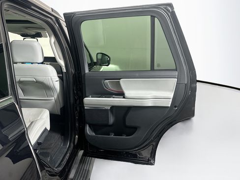 Used 2025 Ford Expedition Platinum AWD/4WD image 34