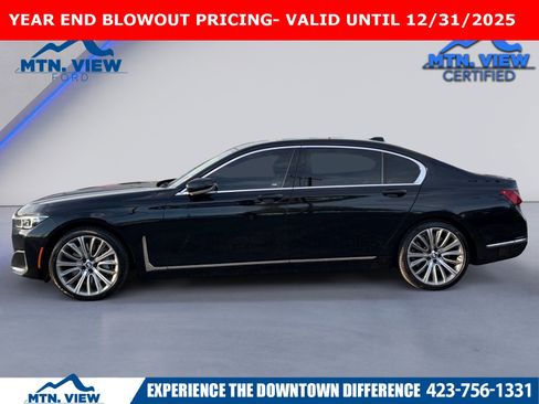 Used 2022 BMW 750i xDrive w/ Luxury Rear Seating Package image 10