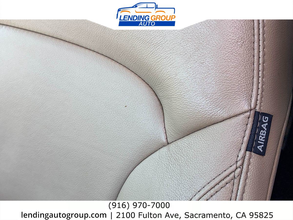 Used 2017 Ford Explorer XLT w/ Equipment Group 202A FWD image 24