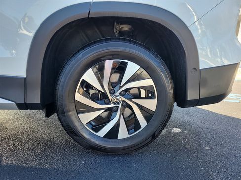 Used 2025 Volkswagen Tiguan S image 9