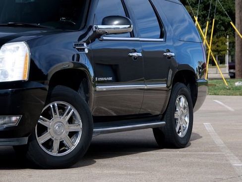 Used 2007 Cadillac Escalade 2WD w/ Information Package image 11