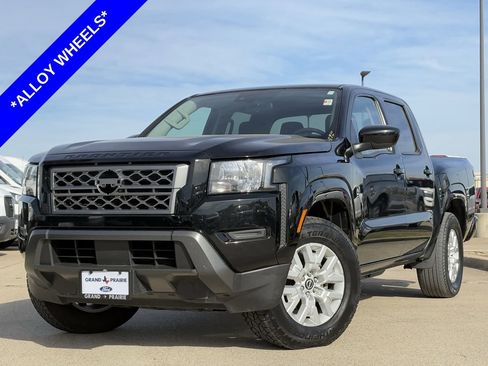 Used 2023 Nissan Frontier SV image 2
