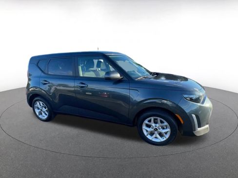Used 2025 Kia Soul LX w/ LX Technology Package image 2
