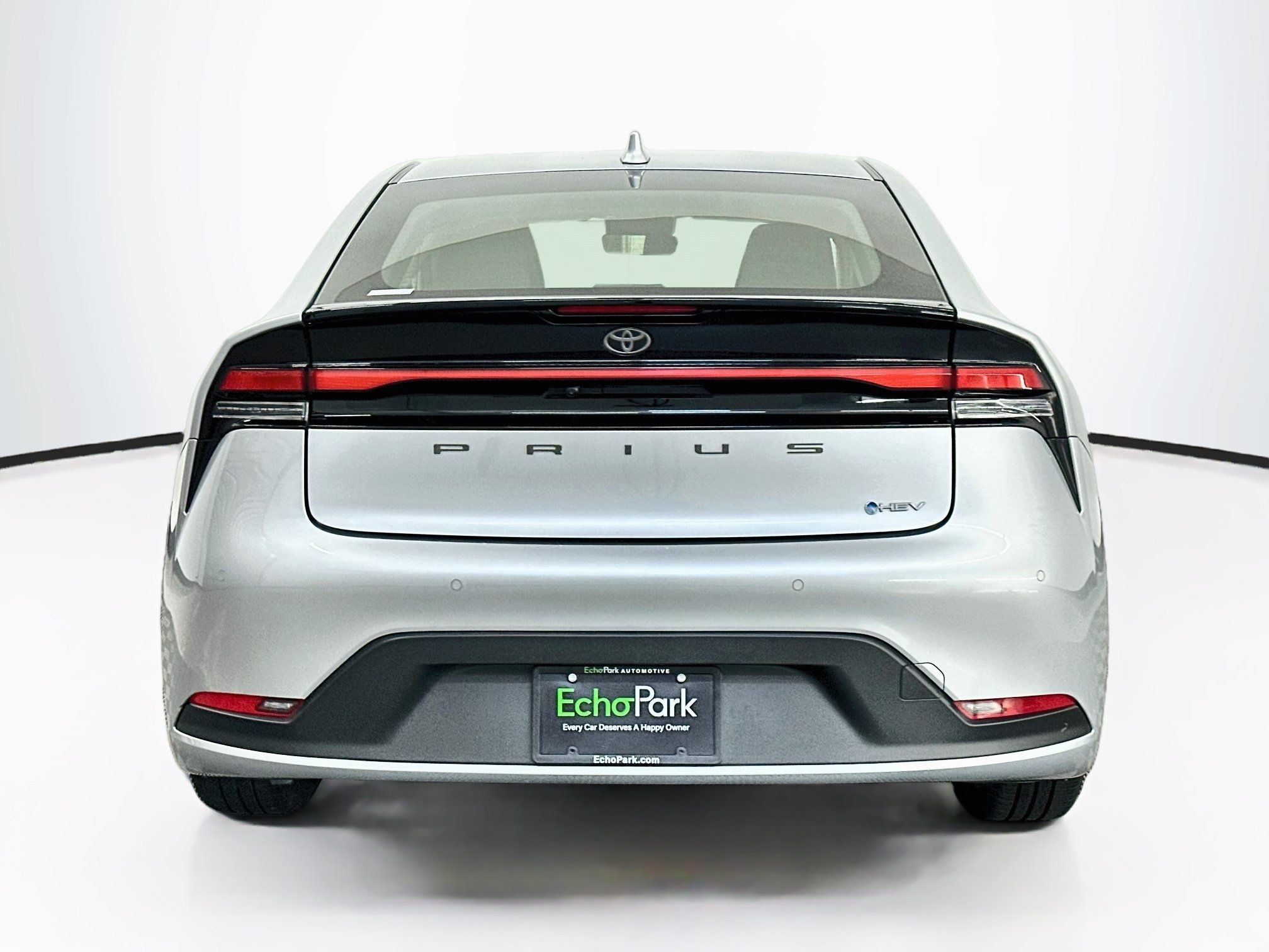 Used 2025 Toyota Prius LE FWD image 7