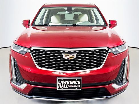 Used 2022 Cadillac XT6 Premium Luxury image 2