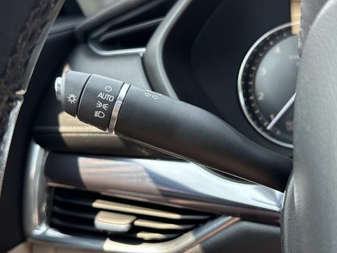 Used 2019 Cadillac XT4 Luxury w/ Cold Weather Package FWD image 16