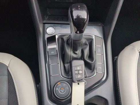 Used 2025 Volkswagen Taos SE AWD/4WD image 18