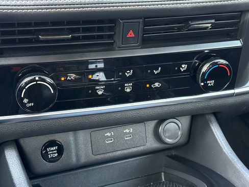 Used 2024 Nissan Rogue S image 24