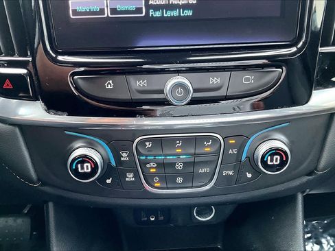 Used 2018 Chevrolet Traverse LT FWD image 32