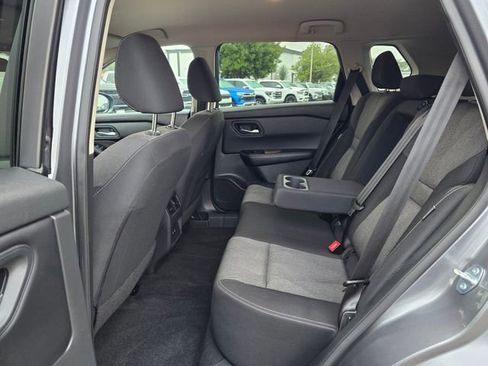 Used 2025 Nissan Rogue SV image 18