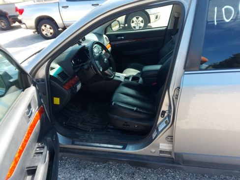 Used 2010 Subaru Outback 2.5i Limited AWD/4WD image 19