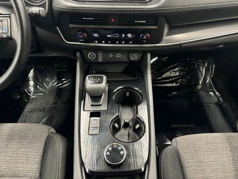 Used 2023 Nissan Rogue SV image 20