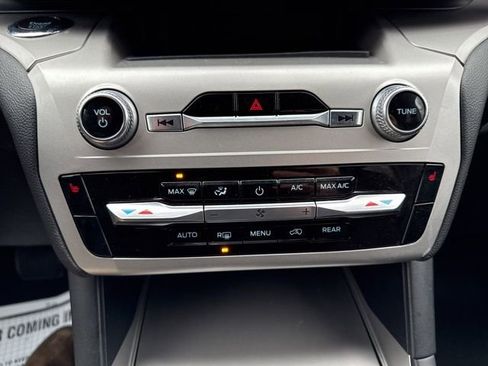 Used 2022 Ford Explorer XLT image 42