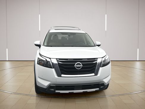 Certified 2025 Nissan Pathfinder Platinum w/ Cargo Package FWD image 2