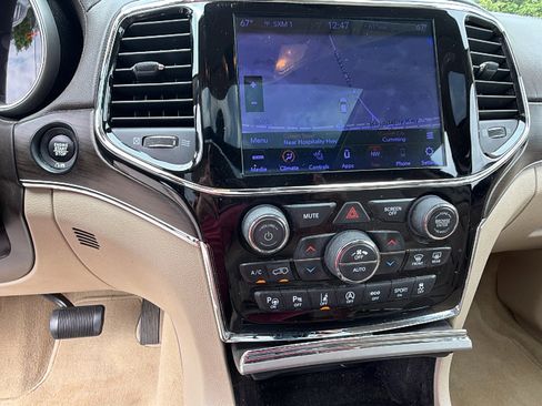 Used 2020 Jeep Grand Cherokee Overland w/ Trailer Tow Group IV RWD image 33