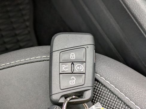 Used 2023 Volkswagen Taos SE w/ Panoramic Sunroof Package FWD image 29