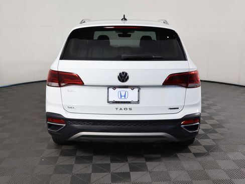 Used 2022 Volkswagen Taos SEL w/ Panoramic Sunroof Package image 6