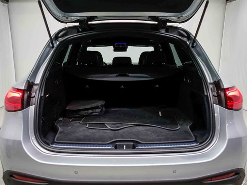 Used 2025 Mercedes-Benz GLC 350e 4MATIC image 26