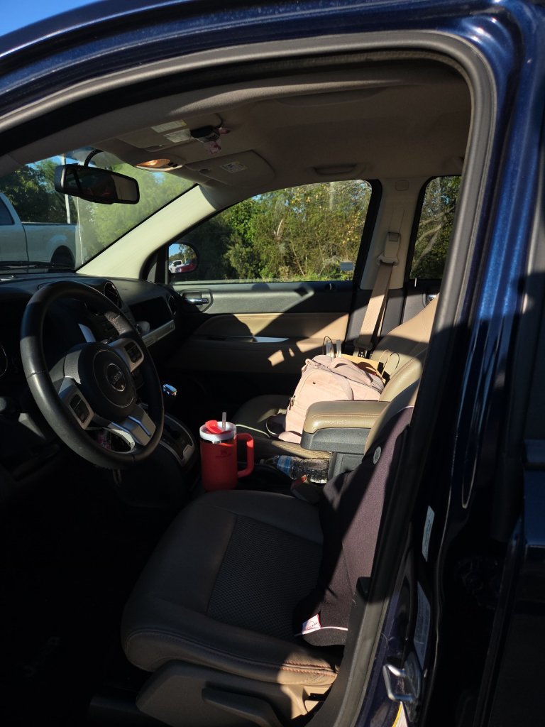 Used 2017 Jeep Compass Latitude FWD image 7