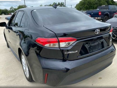Used 2025 Toyota Corolla LE w/ LE Premium Package FWD image 7