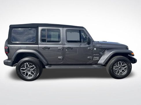 Used 2024 Jeep Wrangler Unlimited Sahara AWD/4WD image 8