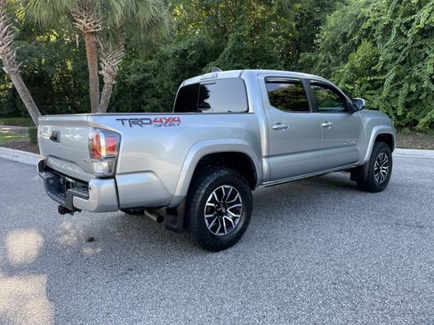 Used 2022 Toyota Tacoma TRD Sport w/ Technology Package AWD/4WD image 9