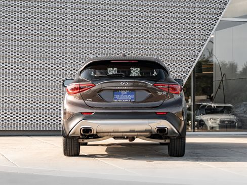 Used 2018 INFINITI QX30 Premium w/ Navigation Package AWD/4WD image 26