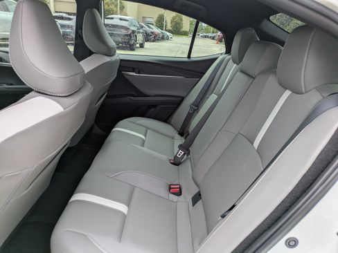 Used 2025 Toyota Camry SE w/ Convenience Package FWD image 12