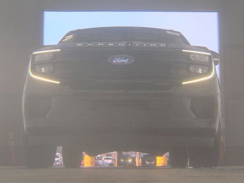 Certified 2025 Ford Expedition Max Active AWD/4WD image 5