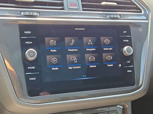 Used 2024 Volkswagen Tiguan SE R-Line AWD/4WD image 19